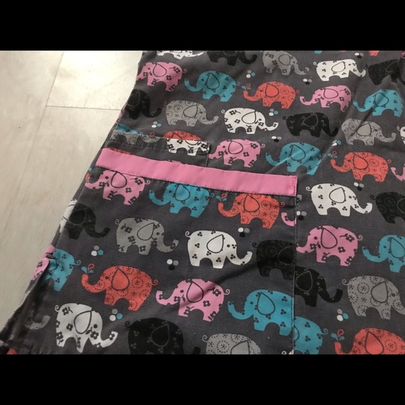 UA Scrubs, elephant scrub top - Picture 4 of 8